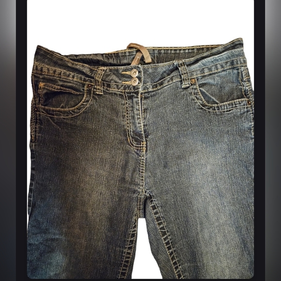 Penningtons Boot Leg Stretchy Jean with Button Up Back Pockets - Picture 7 of 9